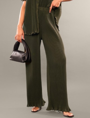 Pantaloni PRETTYLITTLETHING, verde