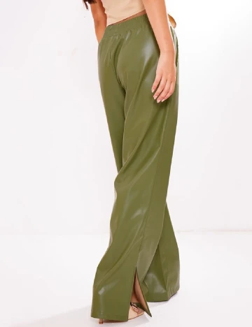 Pantaloni PRETTYLITTLETHING, verde