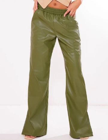 Pantaloni PRETTYLITTLETHING, verde