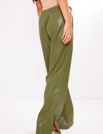 Pantaloni PRETTYLITTLETHING, verde