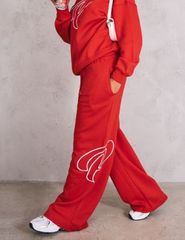 Pantaloni PRETTYLITTLETHING, rosu