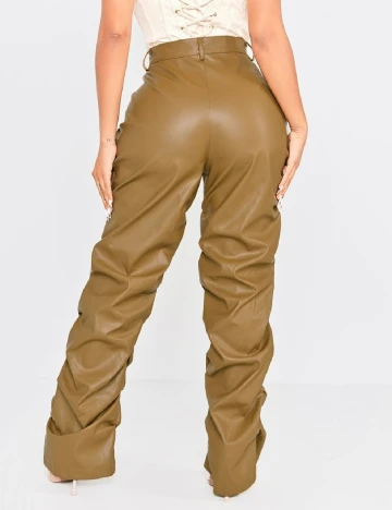 Pantaloni PRETTYLITTLETHING, verde
