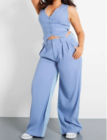 Pantaloni PRETTYLITTLETHING Plus Size, albastru