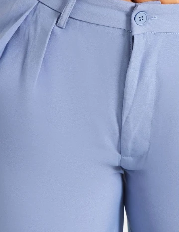 Pantaloni PRETTYLITTLETHING Plus Size, albastru