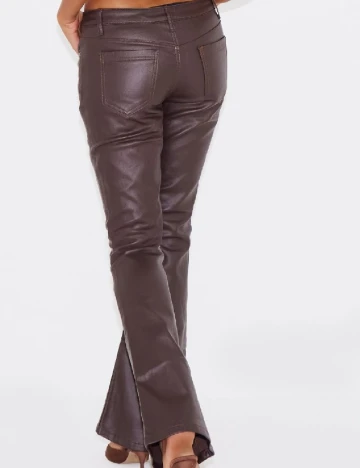 Pantaloni PRETTYLITTLETHING, maro Maro