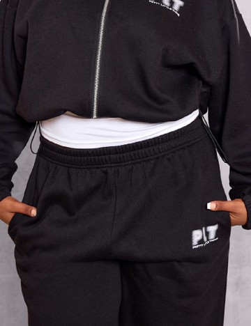 Pantaloni PRETTYLITTLETHING Plus Size, negru