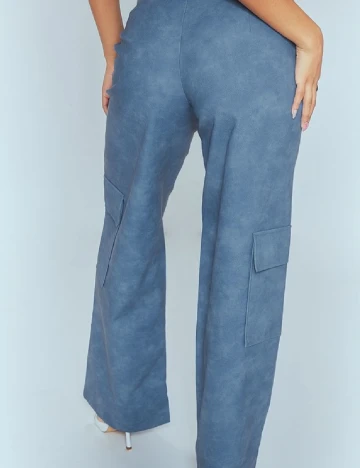 Pantaloni PRETTYLITTLETHING, albastru