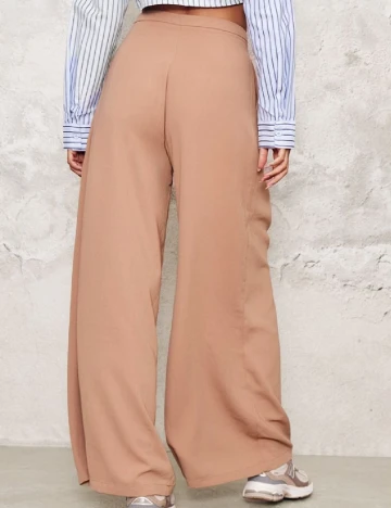 Pantaloni PRETTYLITTLETHING, maro