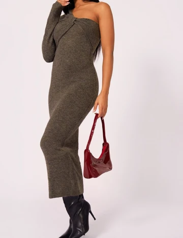 Rochie lunga PRETTYLITTLETHING, maro
