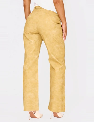 Pantaloni PRETTYLITTLETHING, galben