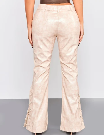 Pantaloni PRETTYLITTLETHING, crem