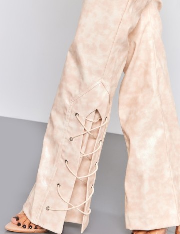 Pantaloni PRETTYLITTLETHING, crem