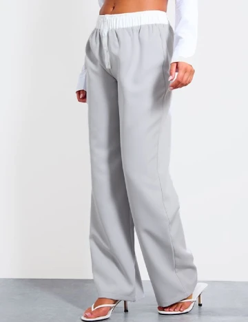 Pantaloni PRETTYLITTLETHING, gri