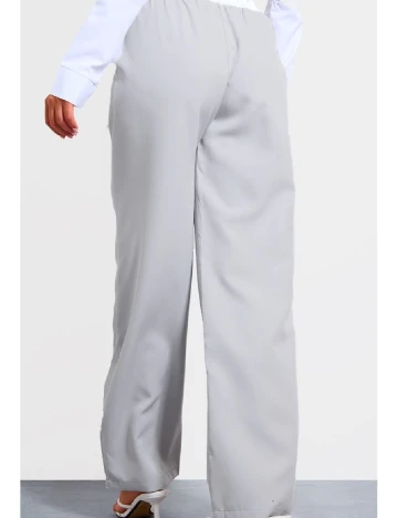Pantaloni PRETTYLITTLETHING, gri