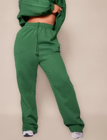 Pantaloni PRETTYLITTLETHING Plus Size, verde Verde