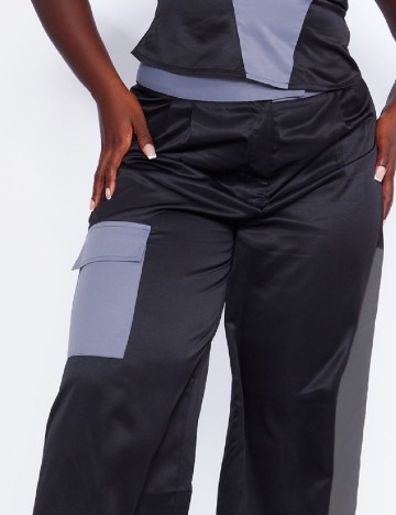 Pantaloni PRETTYLITTLETHING Plus Size, negru