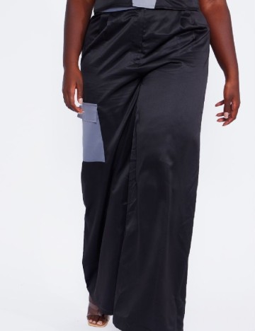 Pantaloni PRETTYLITTLETHING Plus Size, negru