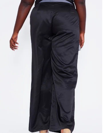 Pantaloni PRETTYLITTLETHING Plus Size, negru