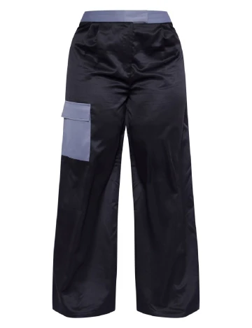 Pantaloni PRETTYLITTLETHING Plus Size, negru
