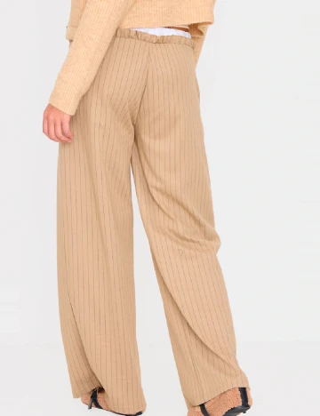 Pantaloni PRETTYLITTLETHING, bej