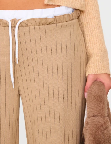 Pantaloni PRETTYLITTLETHING, bej