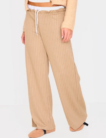 Pantaloni PRETTYLITTLETHING, bej