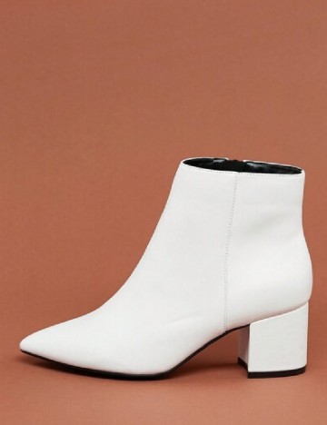
						Botine SHEIN, alb