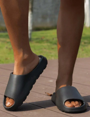 Slapi SHEIN, negru