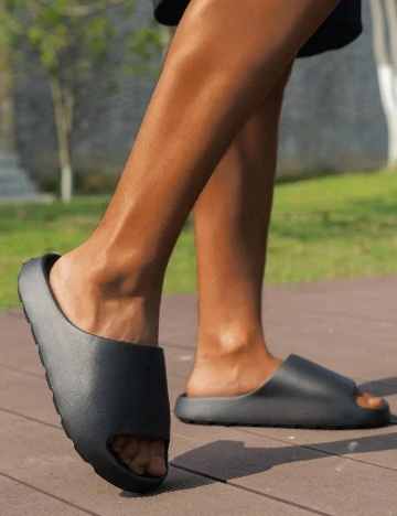 Slapi SHEIN, negru