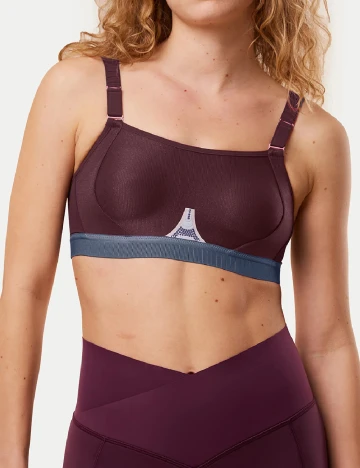 Bustiera Triaction, pruna