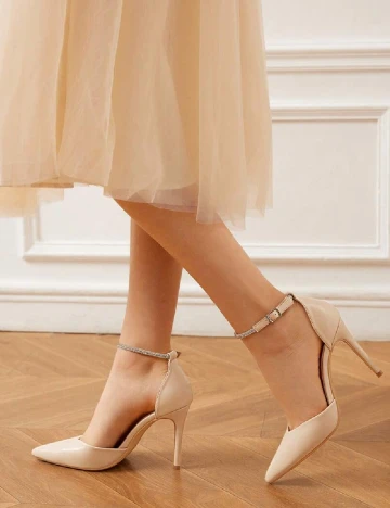 Pantofi SHEIN, crem