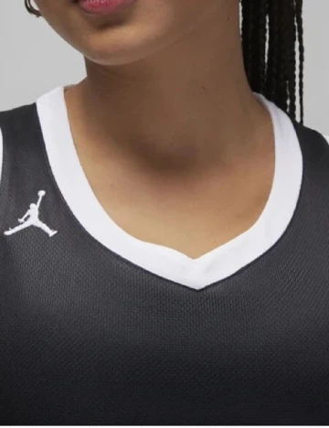 Maiou Jordan, negru