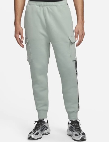 
						Pantaloni Nike, verde