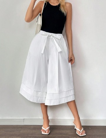 
						Pantaloni trei sferturi SHEIN, alb