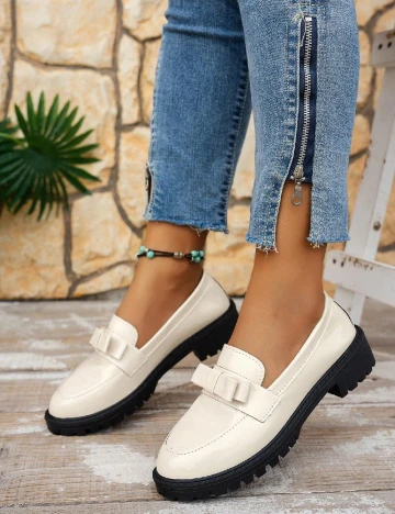 Mocasini SHEIN, negru Crem