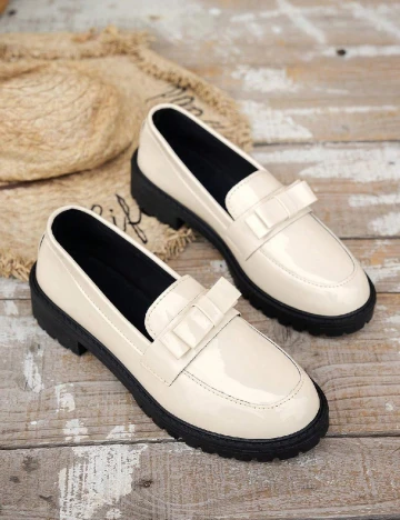 Mocasini SHEIN, negru Crem
