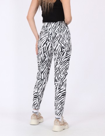 Pantaloni SHEIN, alb/negru