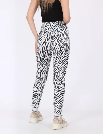 Pantaloni SHEIN, alb/negru