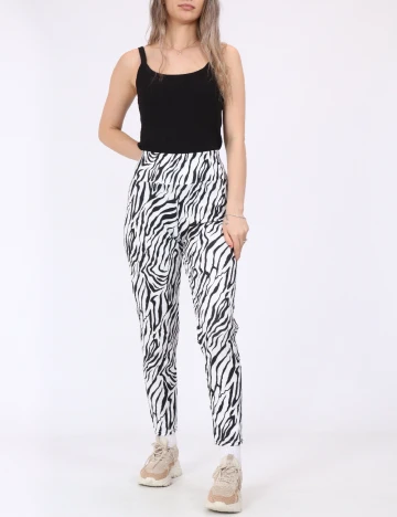 Pantaloni SHEIN, alb/negru