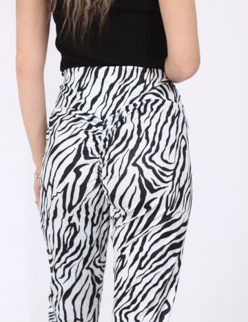 Pantaloni SHEIN, alb/negru