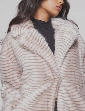 Jacheta PRETTYLITTLETHING, alb/maro Maro