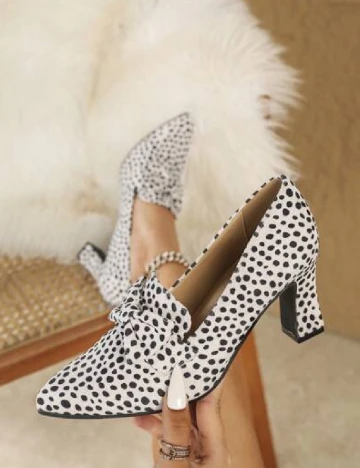 Pantofi SHEIN, ecru