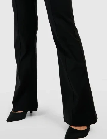 Pantaloni Boohoo, negru Negru