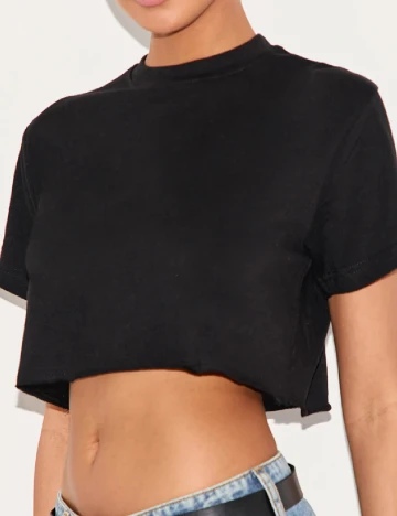 Top PRETTYLITTLETHING, negru
