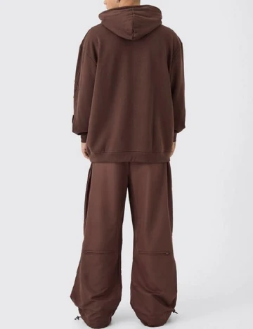 Pantaloni Boohoo MAN, maro