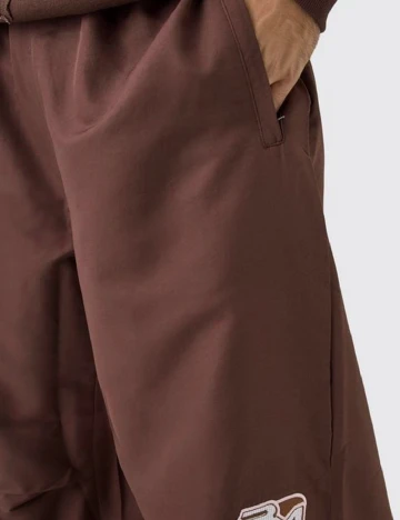Pantaloni Boohoo MAN, maro