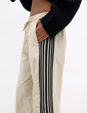 Pantaloni Pull&Bear, crem Crem