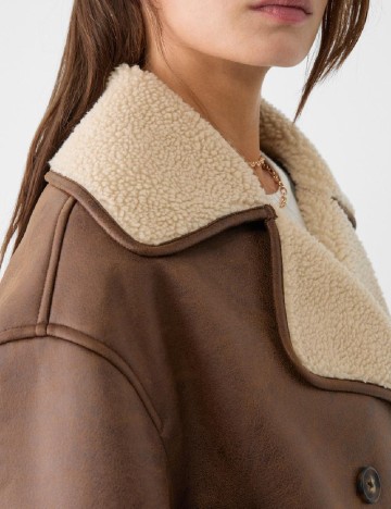 Jacheta Stradivarius, maro