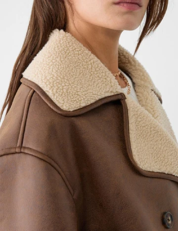 Jacheta Stradivarius, maro