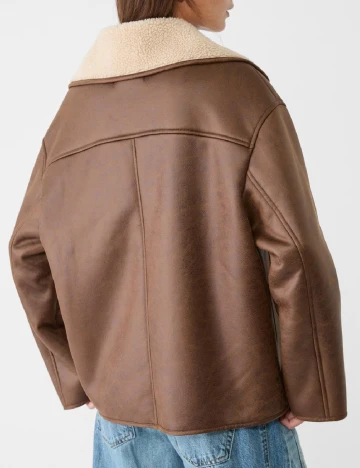 Jacheta Stradivarius, maro
